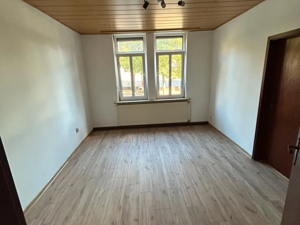 Beautiful, bright 3-room ground floor apartment with balcony in Bous