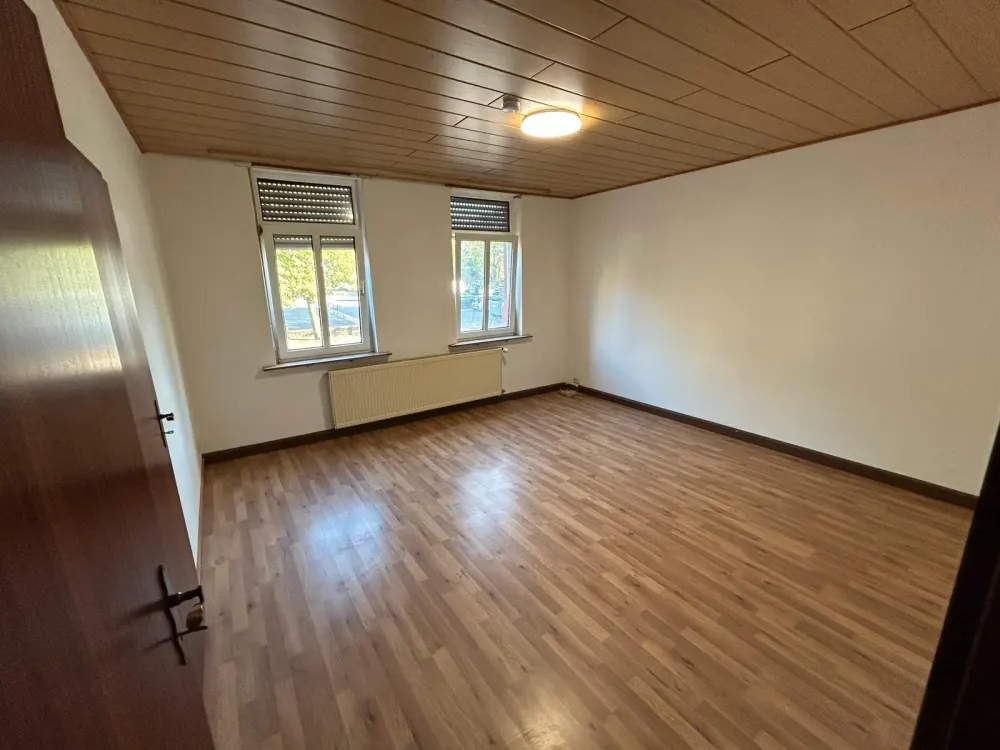 Beautiful, bright 3-room ground floor apartment with balcony in Bous
