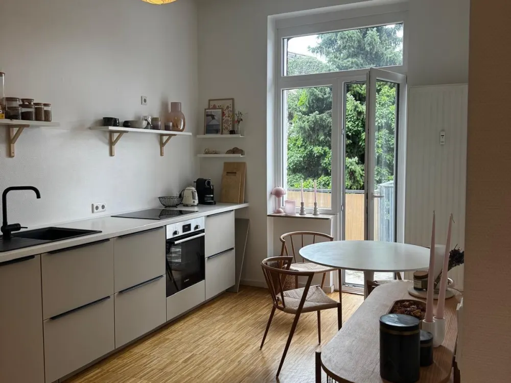 Altbau Wohnung in Bilk ab 01.09 zur Zwischenmiete oder Nachmiete