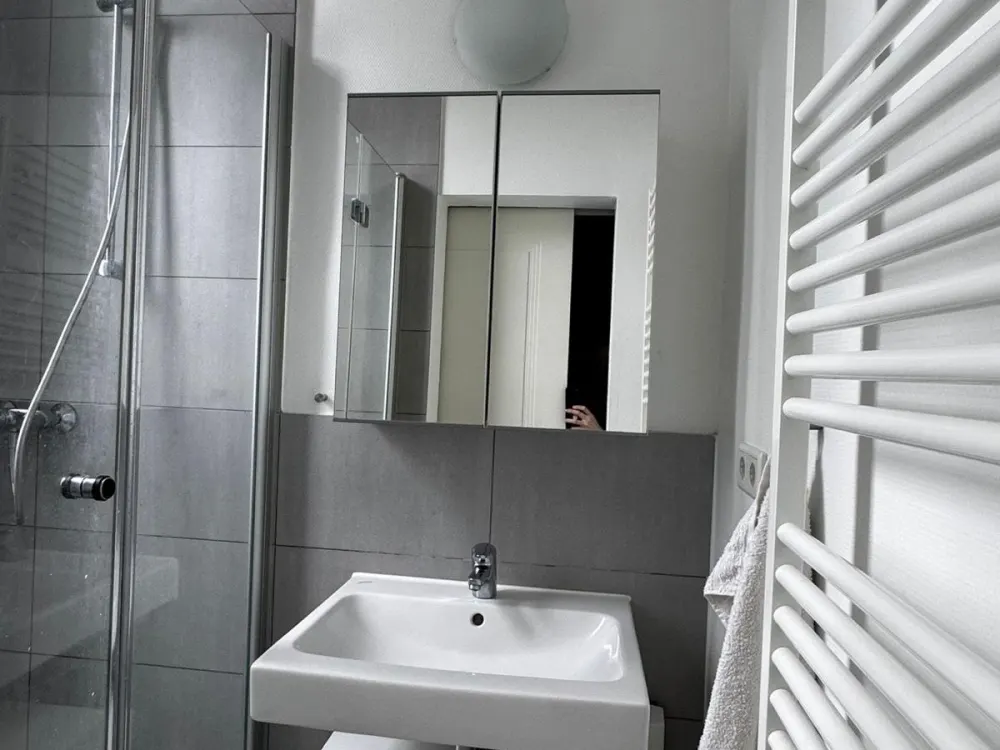Altbau Wohnung in Bilk ab 01.09 zur Zwischenmiete oder Nachmiete