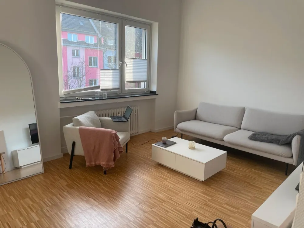 Altbau Wohnung in Bilk ab 01.09 zur Zwischenmiete oder Nachmiete