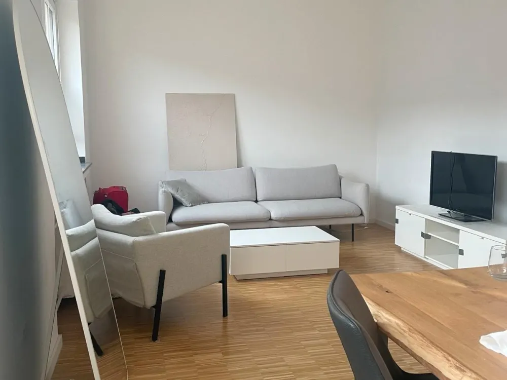 Altbau Wohnung in Bilk ab 01.09 zur Zwischenmiete oder Nachmiete