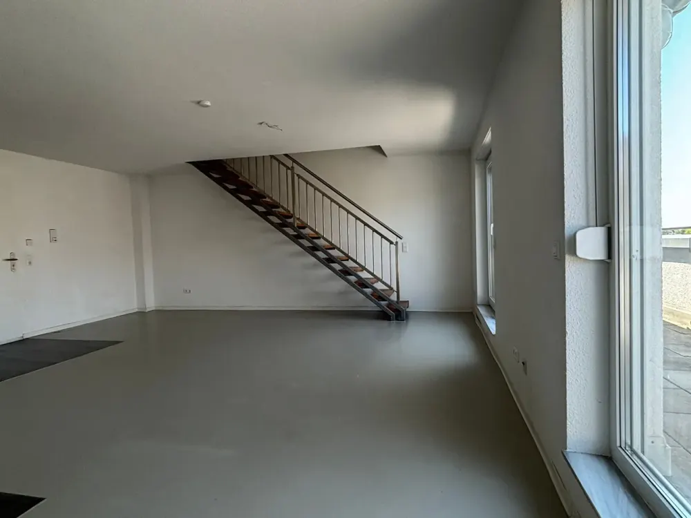 Moderne 2 Zimmer Wohnung auf zwei Etagen mit Balkon!