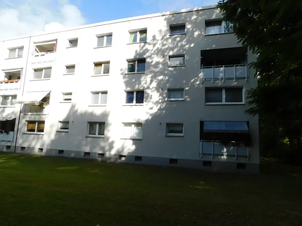 Einzugsbereit neu für Sie renoviert inkl. Balkon! Ideal als kleine Familie!