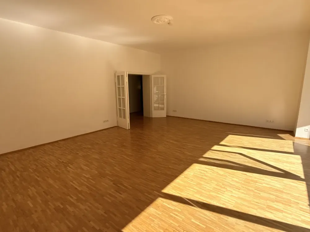 Großzügige Maisonettewohnung mit großer Terrasse in Düsseldorf-Unterbilk