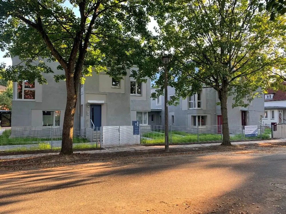 Naturnah. Modern. Besonders: 2-Zimmer-Wohnung mit Südwestbalkon in Rahnsdorf