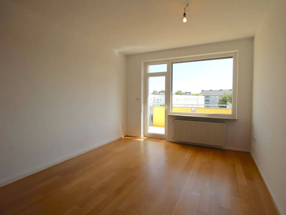 EXKLUSIV PEMPELFORT PARKETT EINBAUKÜCHE BALKON MODERNES WANNENBAD RUHIG + HELL 3. ETAGE/FRANKENSTR.
