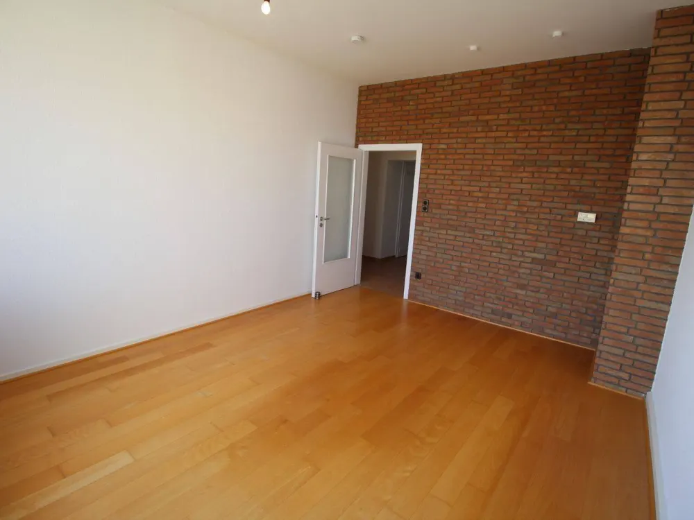 EXKLUSIV PEMPELFORT PARKETT EINBAUKÜCHE BALKON MODERNES WANNENBAD RUHIG + HELL 3. ETAGE/FRANKENSTR.