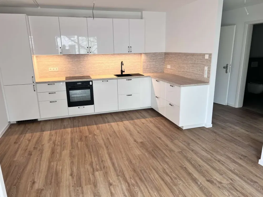 2-Zimmer, 1.OG, inkl. EBK, Balkon, Dusche Neuwertig