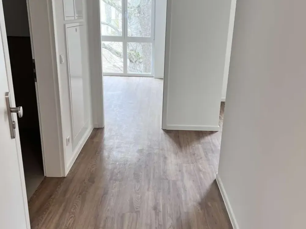 2-Zimmer, 1.OG, inkl. EBK, Balkon, Dusche Neuwertig