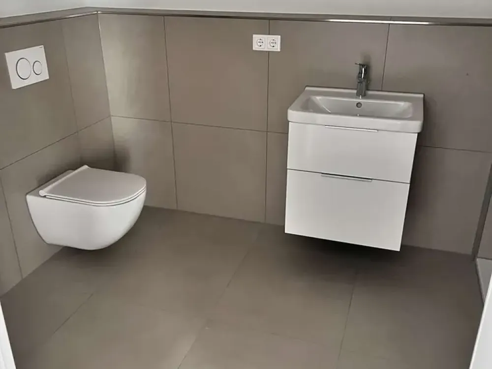 2-Zimmer, 1.OG, inkl. EBK, Balkon, Dusche Neuwertig