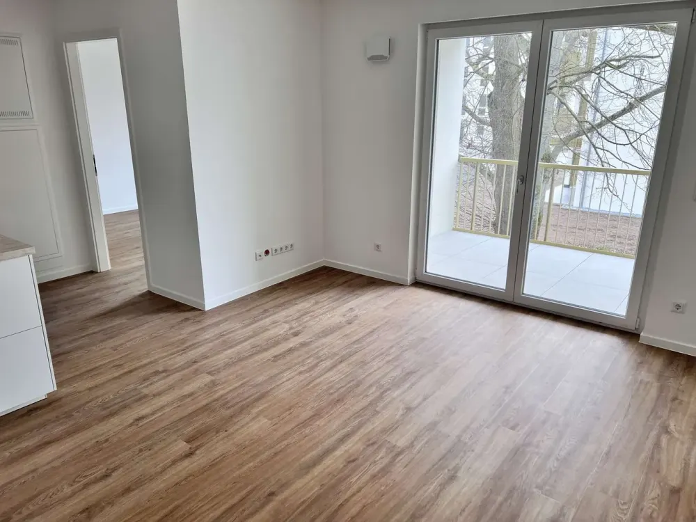2-Zimmer, 1.OG, inkl. EBK, Balkon, Dusche Neuwertig