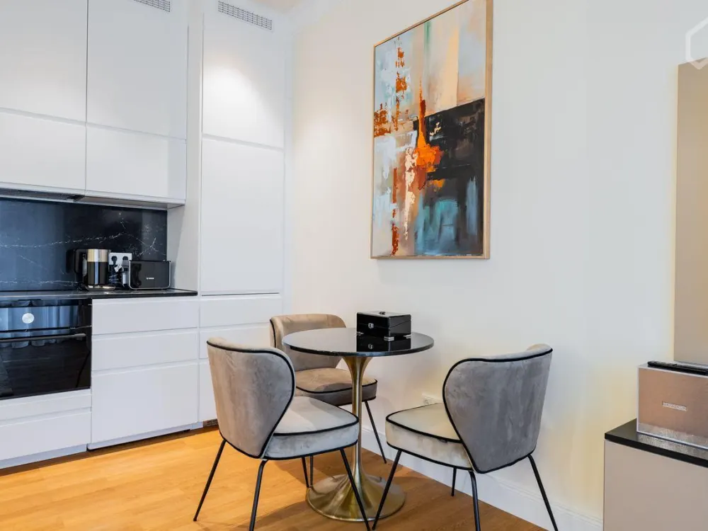 Luxuriös möblierte Designerwohnung am Hauptbahnhof inkl. TG