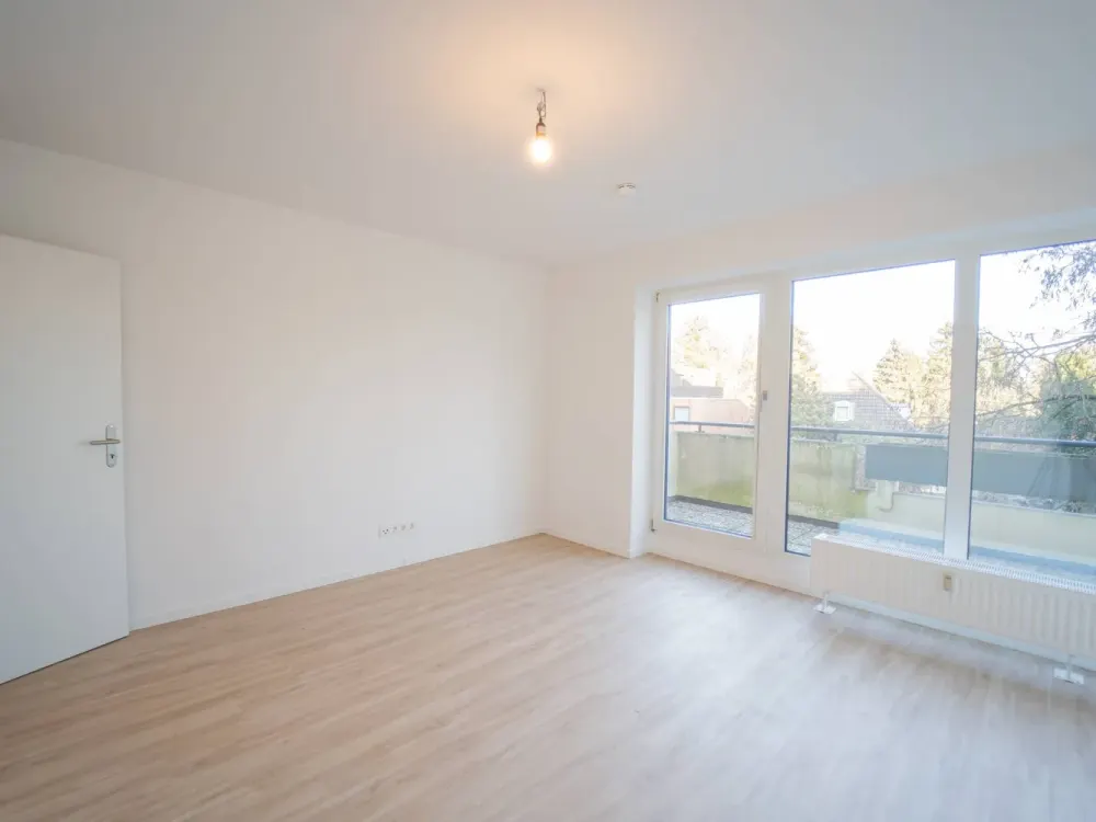 FRISCH SANIERT: Schöne 2-Zimmer-Wohnung mit BALKON und EBK im Zentrum von Schnelsen