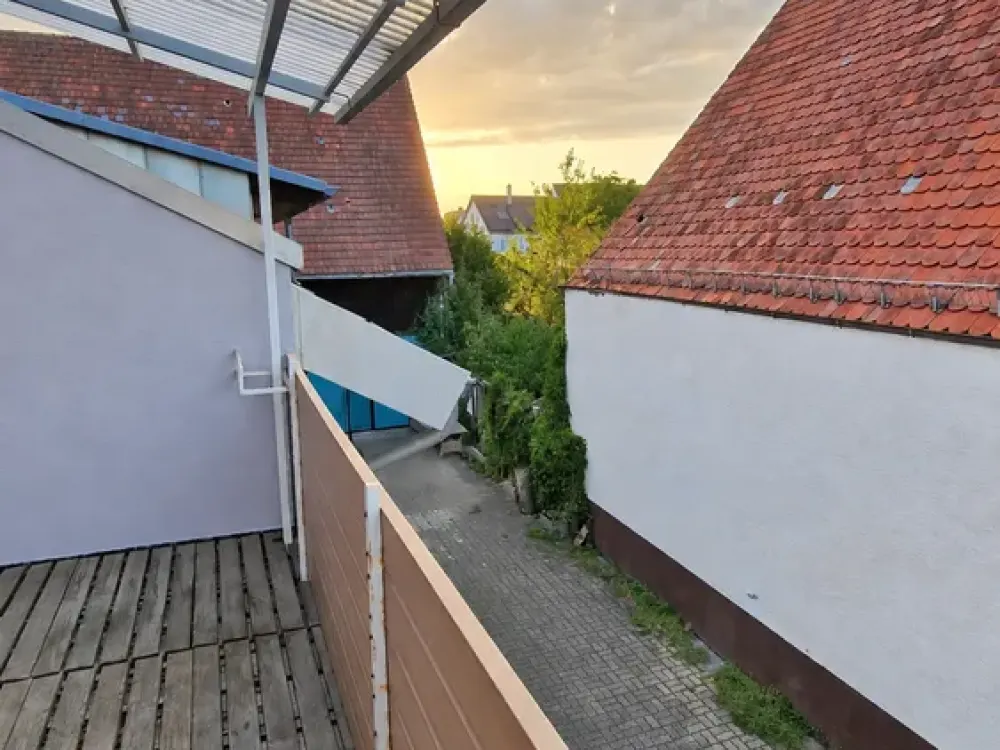 frisch renovierte Wohnung mit großem Balkon