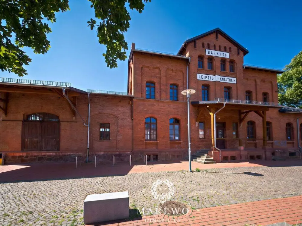 EXKLUSIVES WOHNEN IM BAHNHOF VON KNAUTHAIN