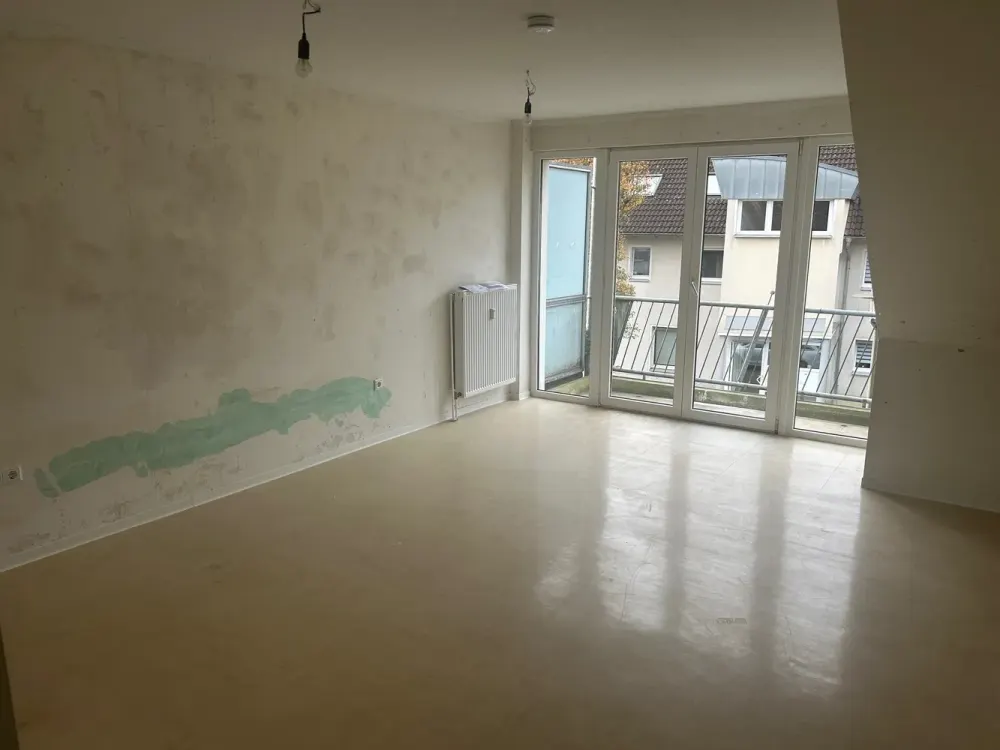 Helle 3-Zimmer-Wohnung mit großem Badezimmer inkl PKW Stellplatz