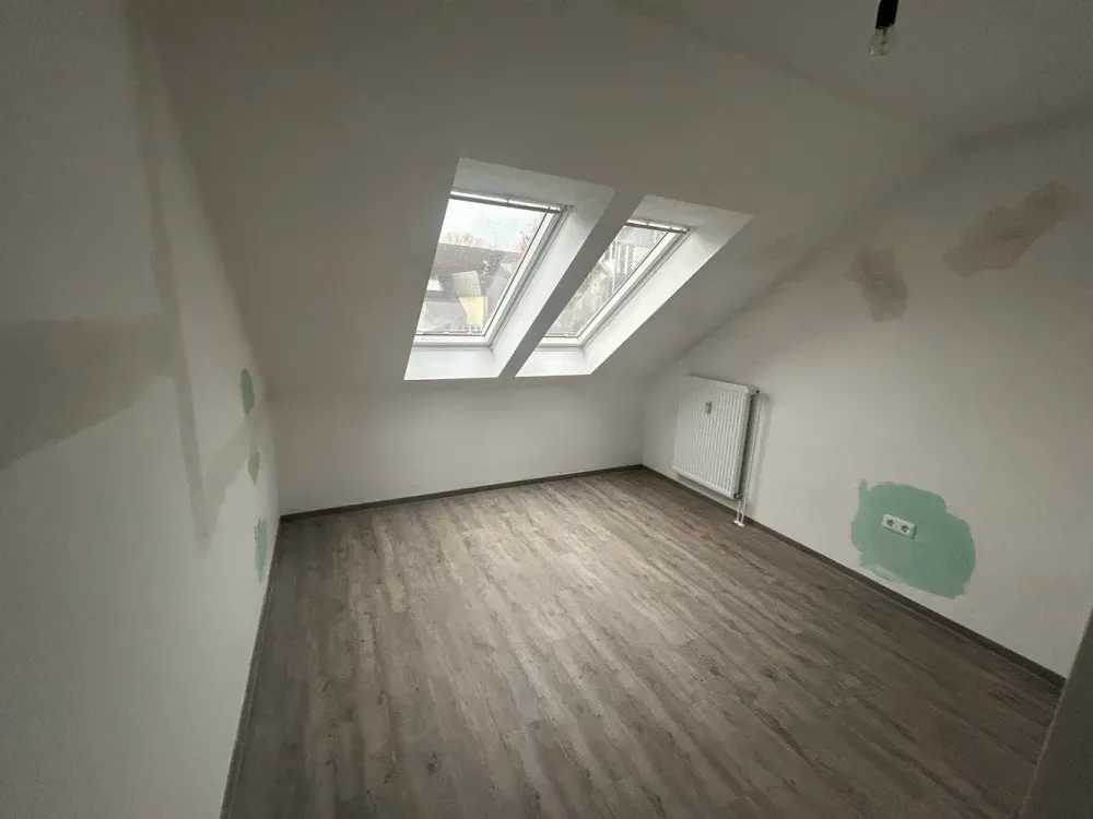 Helle 3-Zimmer-Wohnung mit großem Badezimmer inkl PKW Stellplatz