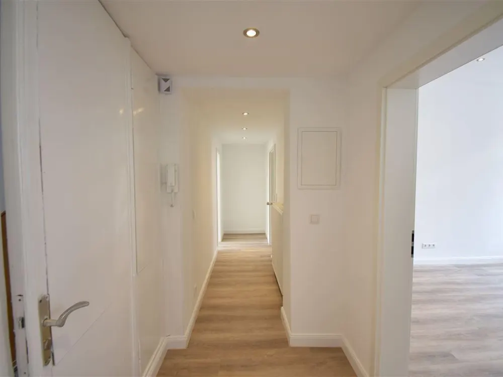 ERSTBEZUG! Großzügige 2-Zimmer-Altbau-Whg mit moderner Ausstattung