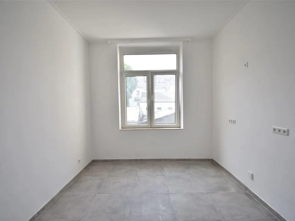ERSTBEZUG! Großzügige 2-Zimmer-Altbau-Whg mit moderner Ausstattung