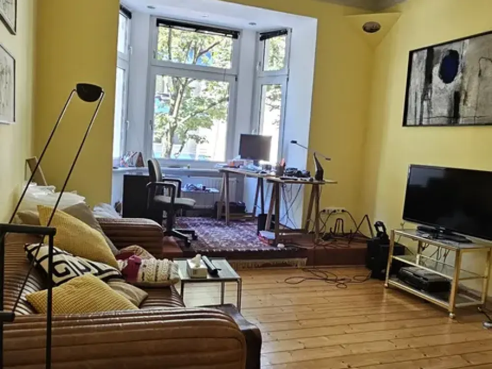 Großzügige Altbauwohnung im Agnesviertel