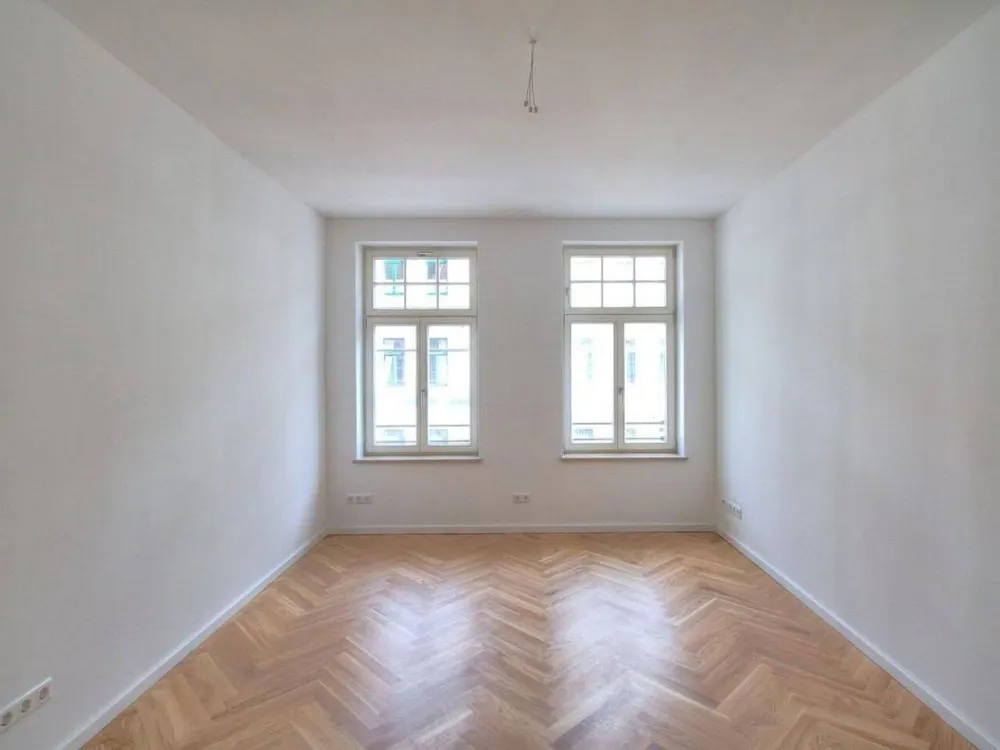 Neu sanierte 3-Zimmer-Wohnung mit Luxus-Einbauküche und großem Balkon