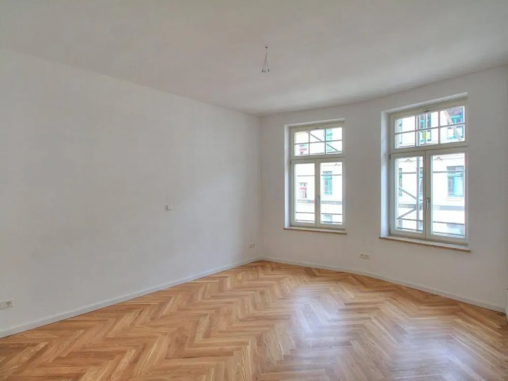 Neu sanierte 3-Zimmer-Wohnung mit Luxus-Einbauküche und großem Balkon