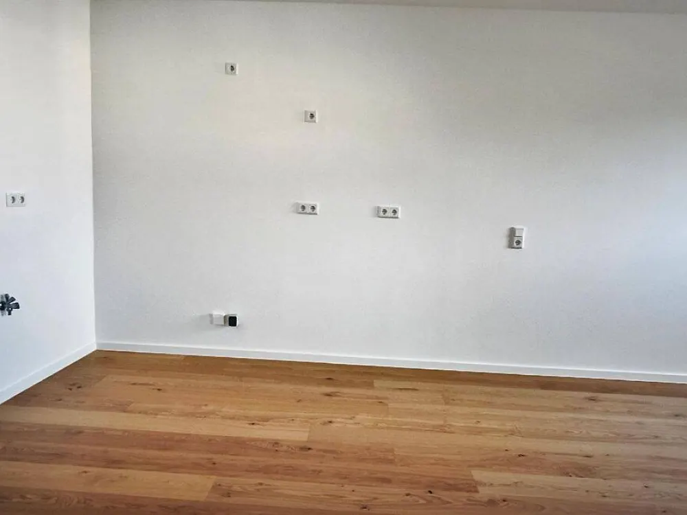 SOFORT EINZIEHEN! Traumhafte 2-Zimmer-DG-Wohnung im Erstbezug + moderner Neubau + Lift + FuBo-Heizung + Parkett + Bäckerei im Haus