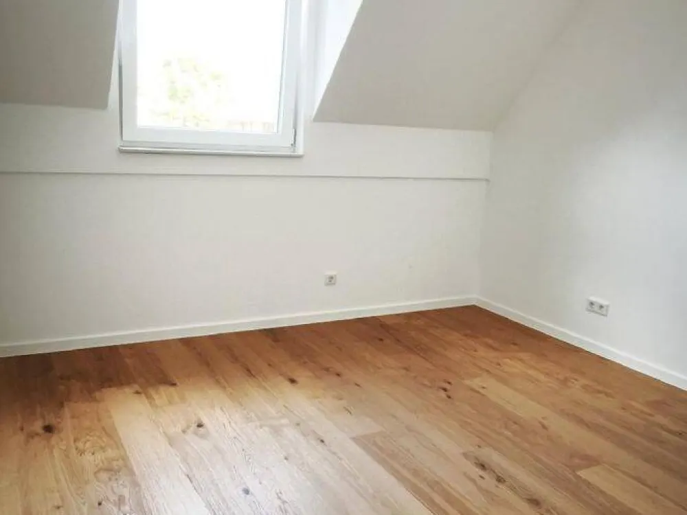 SOFORT EINZIEHEN! Traumhafte 2-Zimmer-DG-Wohnung im Erstbezug + moderner Neubau + Lift + FuBo-Heizung + Parkett + Bäckerei im Haus