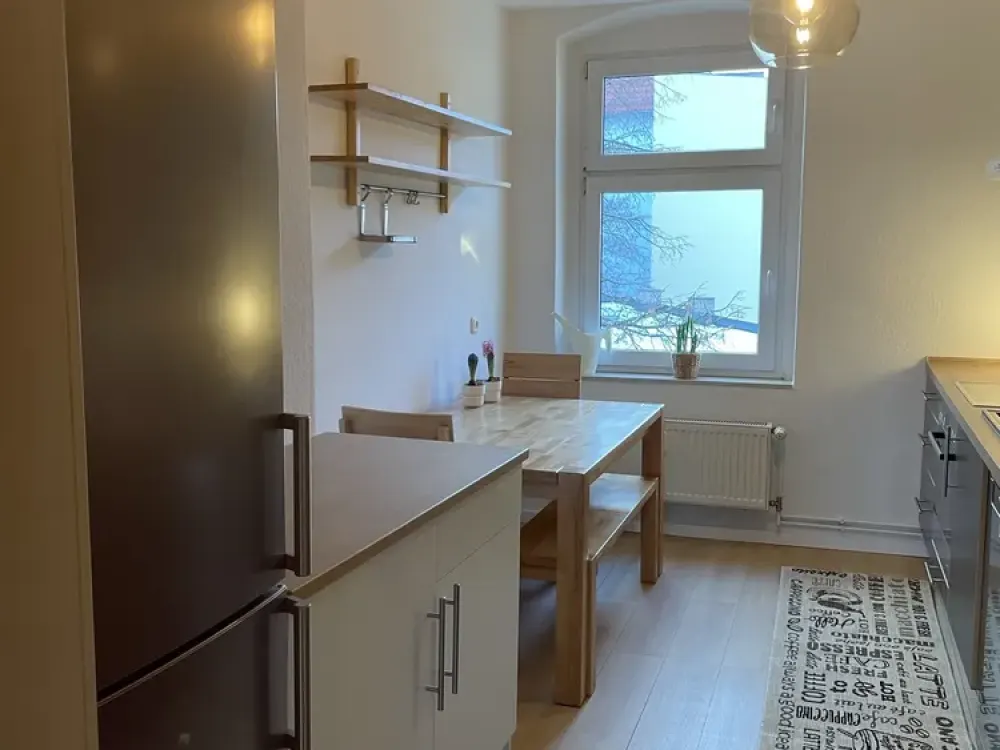 Möblierte 2-Zimmer-Wohnung mit Balkon und EBK in Berlin Lichtenberg (1,7k EUR warm)