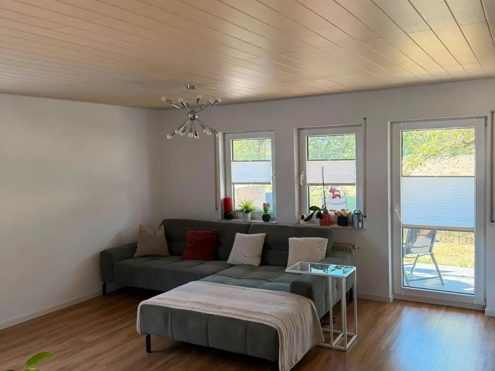 Helle 2-Zimmer-Wohnung mit Terrasse am Feldrand, Neuhausen