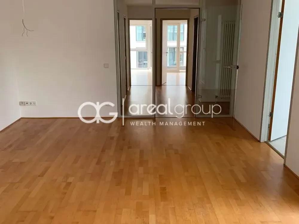 4 Rooms, 2 Bathrooms, 2 Loggias, Prime Location