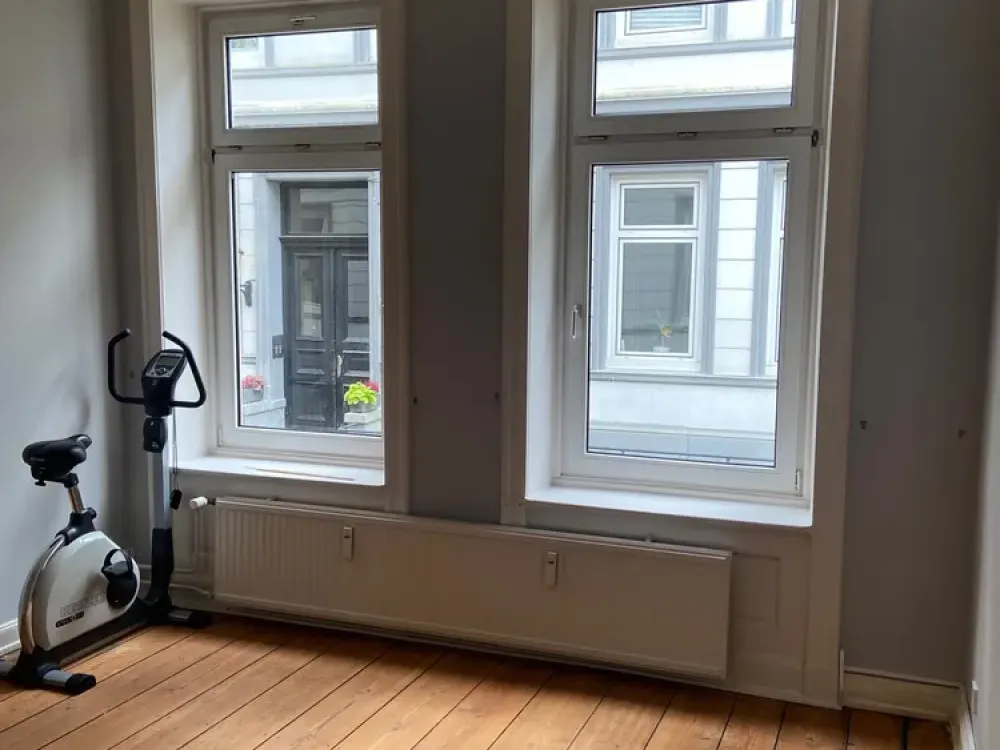 Großzügige 4 Zimmer Wohnung mit EBK in Rotherbaum, Hamburg - BAD, WC & KÜCHE IM SOUTERRAIN.