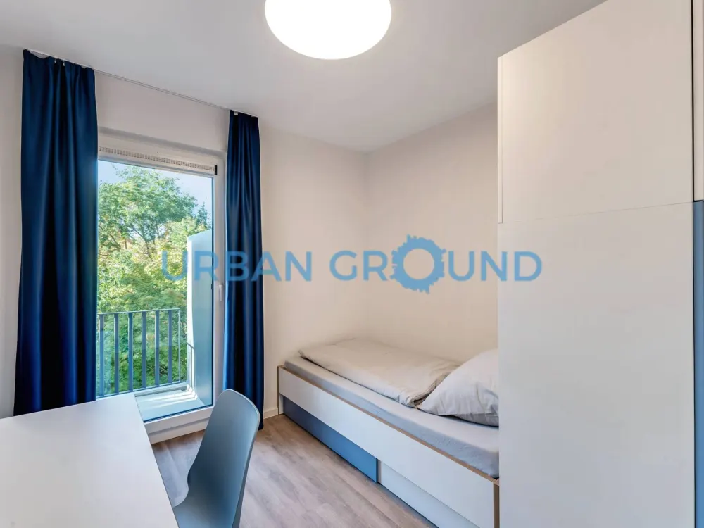 Voll möbliertes Privatzimmer mit Balkon in einer 5er WG - nur für Frauen