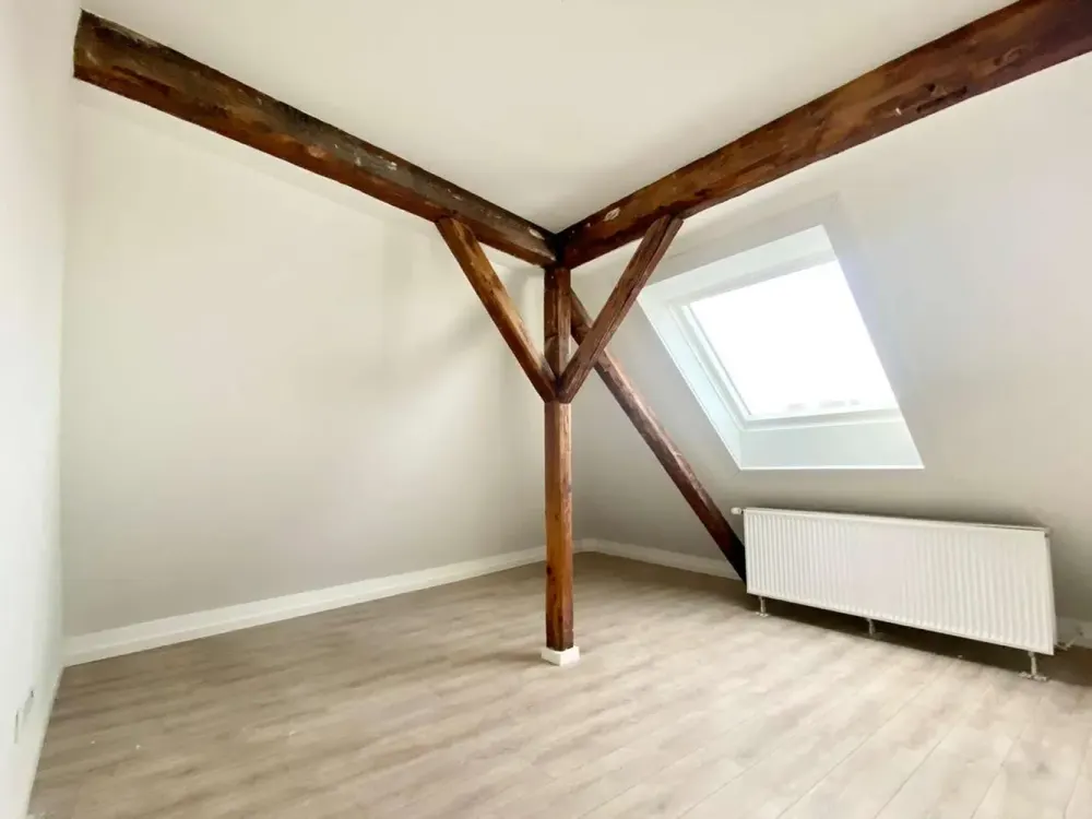 🏡 Altbaucharme: WG-taugliche 4,5-Zimmer-Wohnung direkt am Bergmannsheil