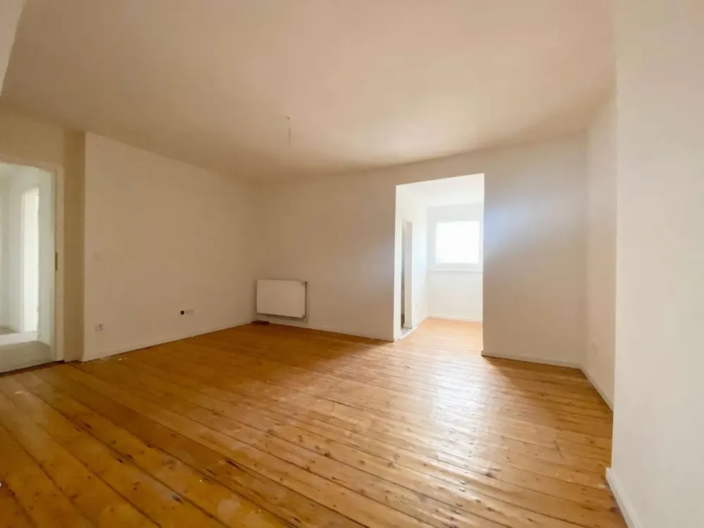 🏡 Altbaucharme: WG-taugliche 4,5-Zimmer-Wohnung direkt am Bergmannsheil
