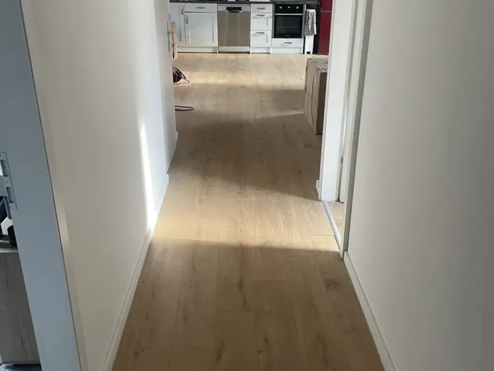 Zwei Zimmer in Brühl: Helle Dachgeschosswohnung mit Einbauküche