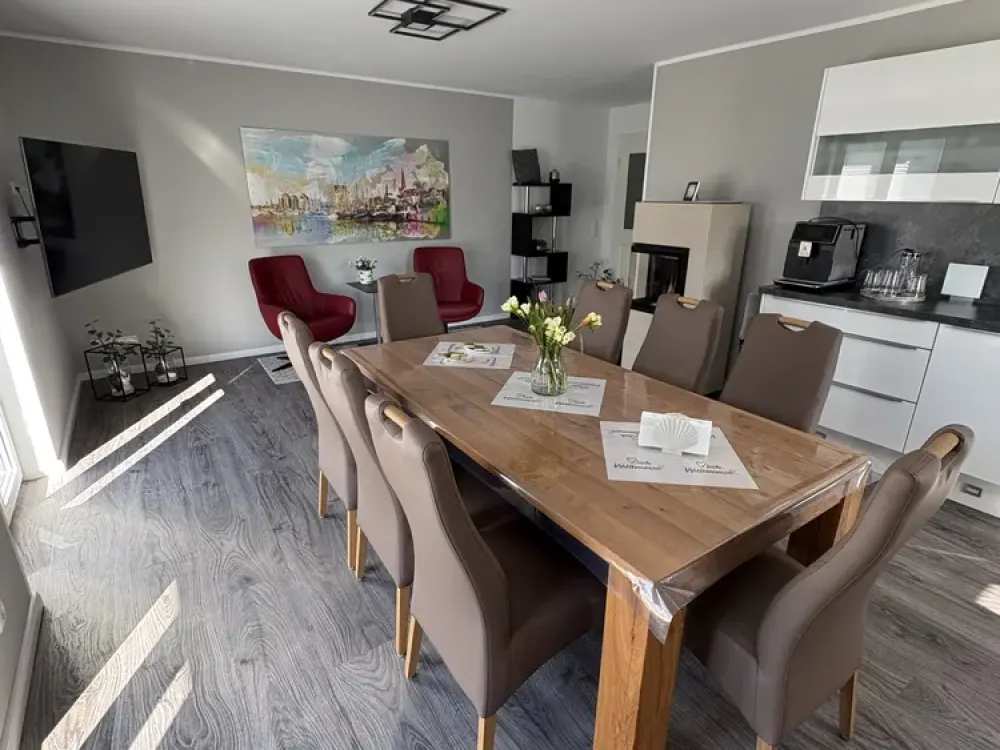 Bright, modern furnished 4-room apartment with full bath, guest WC, 2 x balcony, fireplace and much more near the water