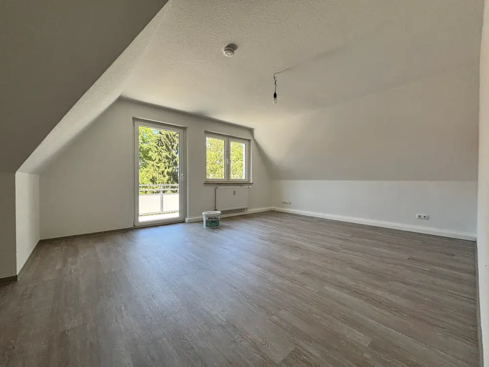 FRISCH renovierte 3-Zimmer Dachgeschosswohnung in wunscherschöner Siedlung