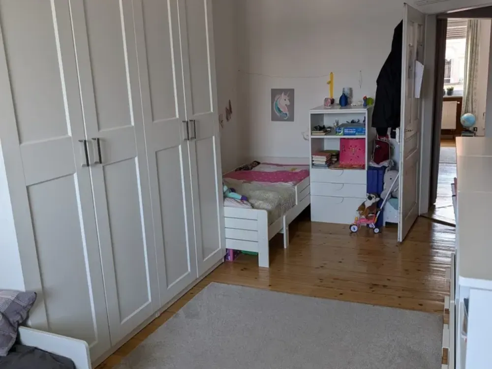 Renovated and Well-Designed Old Building Apartment Near ZKM