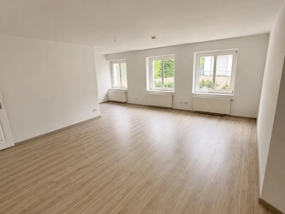 Charmante 3-Zimmer Wohnung in Villa mit parkähnlichem Garten