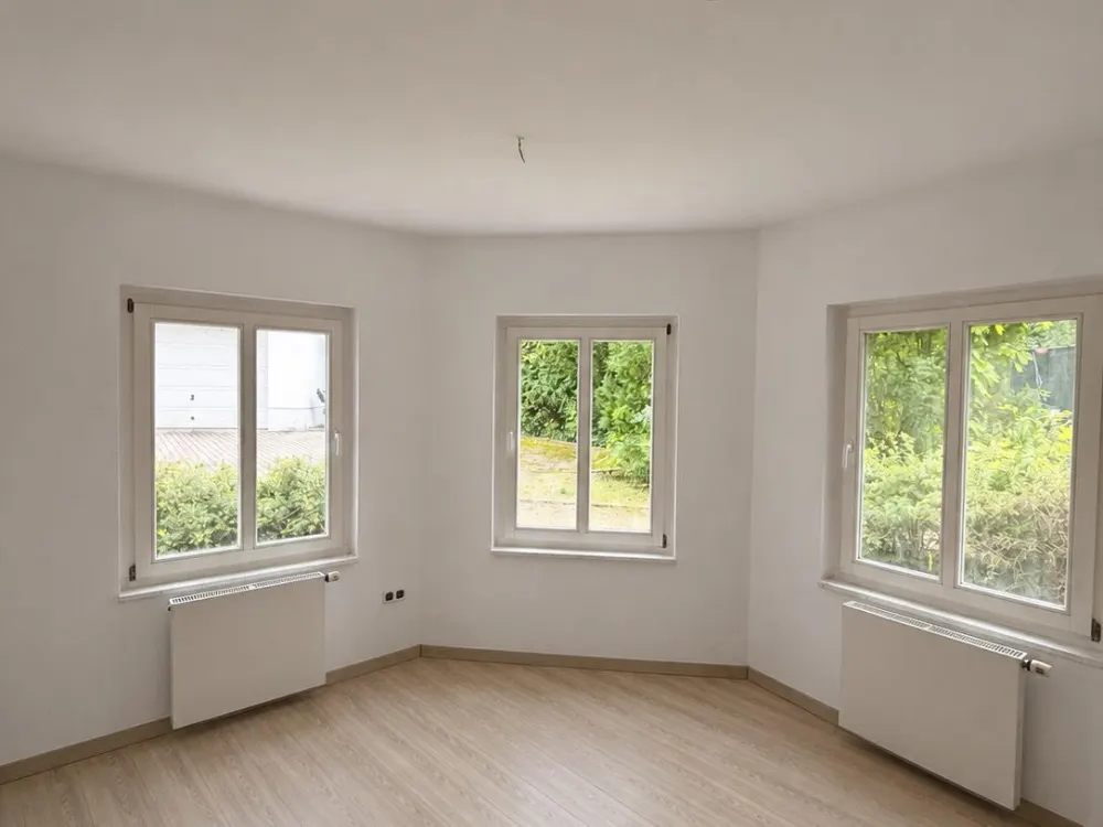Charmante 3-Zimmer Wohnung in Villa mit parkähnlichem Garten