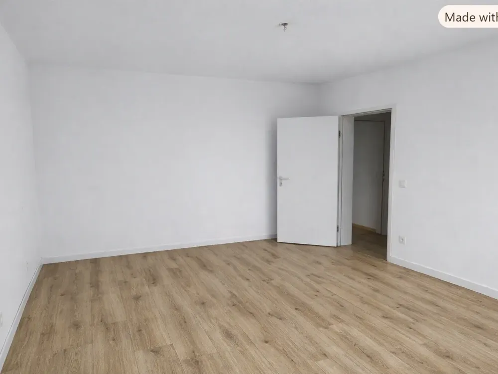 Helle, frisch renovierte Wohnung im 2. OG, 2 Balkone, Aufzug, in D-Derendorf, frei ab 1.11.2026