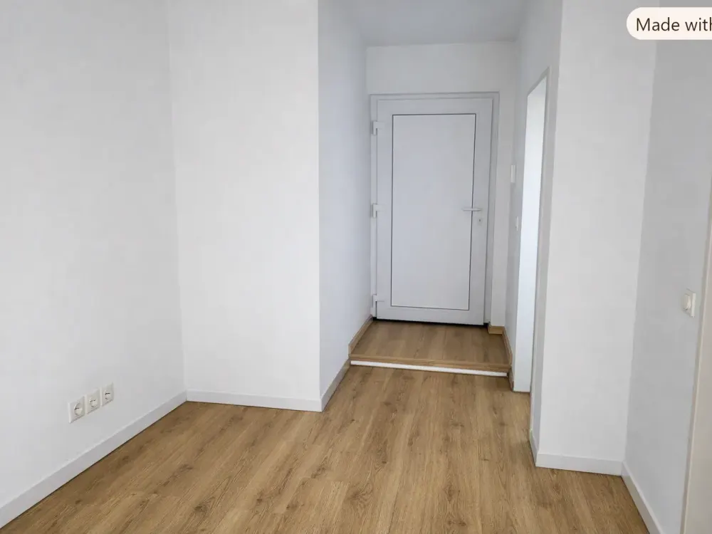 Helle, frisch renovierte Wohnung im 2. OG, 2 Balkone, Aufzug, in D-Derendorf, frei ab 1.11.2026