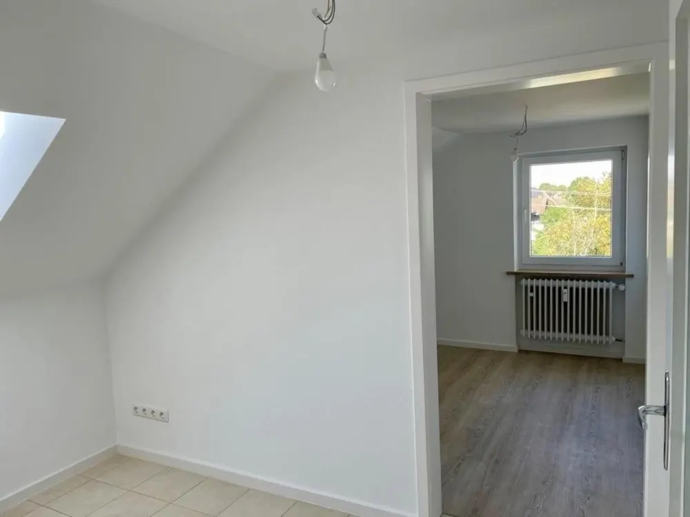 Helle 3-Zimmer-Dachgeschosswohnung in München-Allach mit Stellplatz und eigenem Gartenanteil