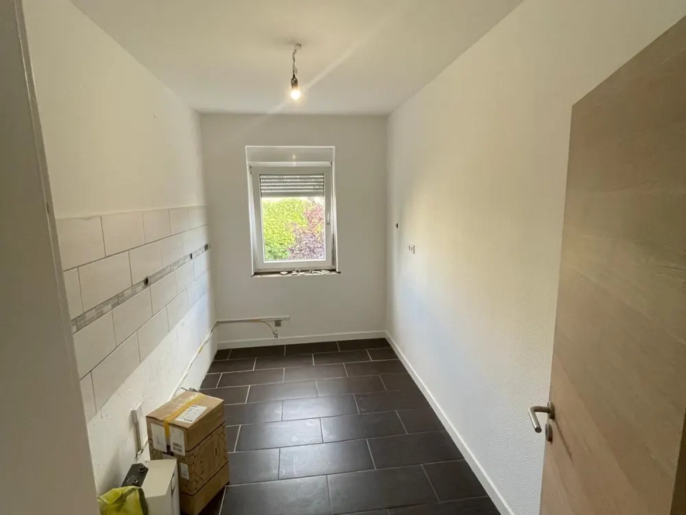3 Zimmer Wohnung Balkon Stellplatz frisch renoviert