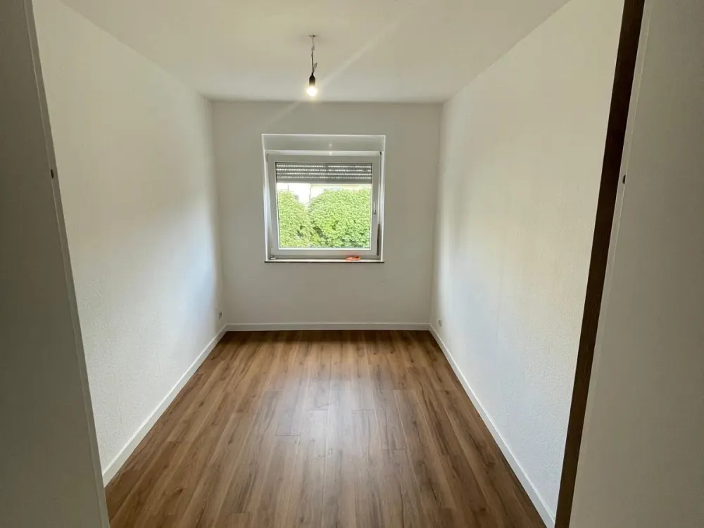 3 Zimmer Wohnung Balkon Stellplatz frisch renoviert