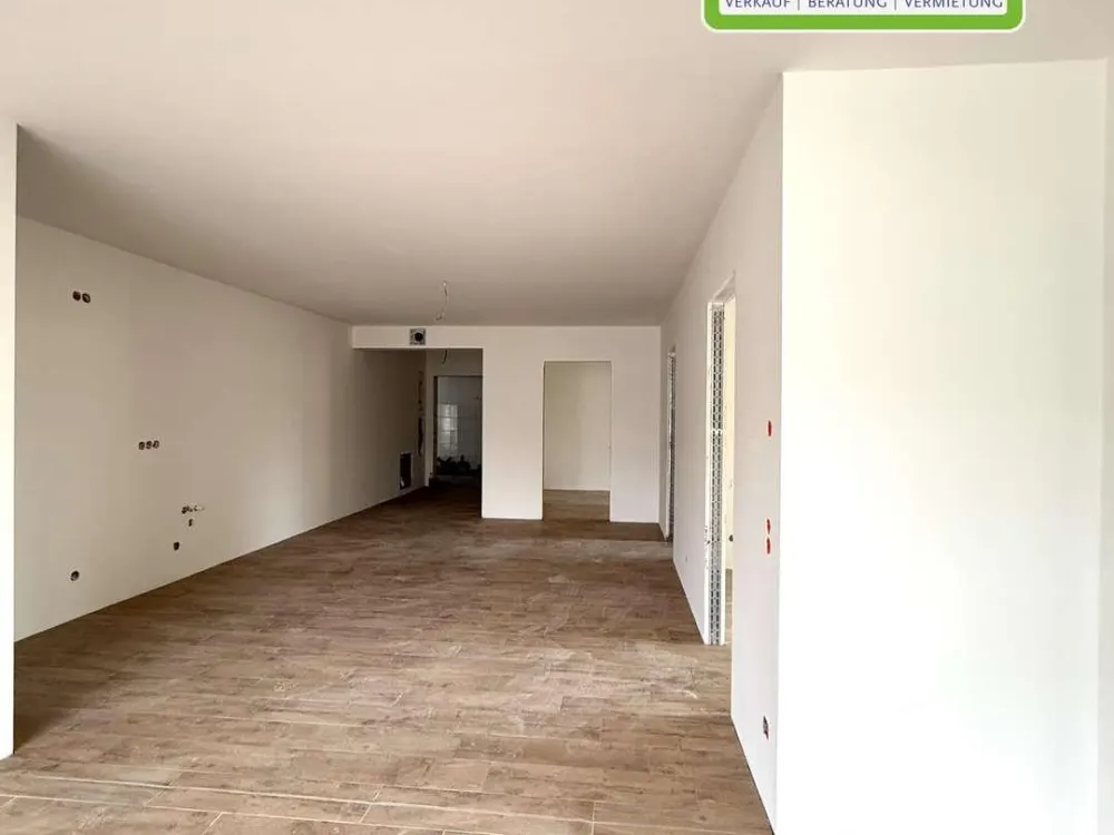 4 Room Apartment, Apartment 12, Top Floor