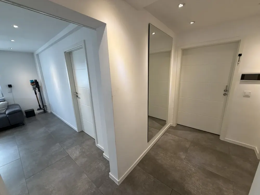 Sanierung: stilvolle 2,5 Zimmer-Wohnung im 1.OG in Rodgau (Fußbodenheizung, Klima, SCHÜLLER Küche)