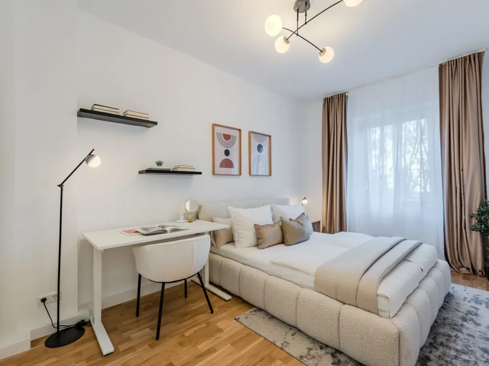 Lichtdurchflutetes 2-Zi.-Apartment mit Balkon im Reuterkiez